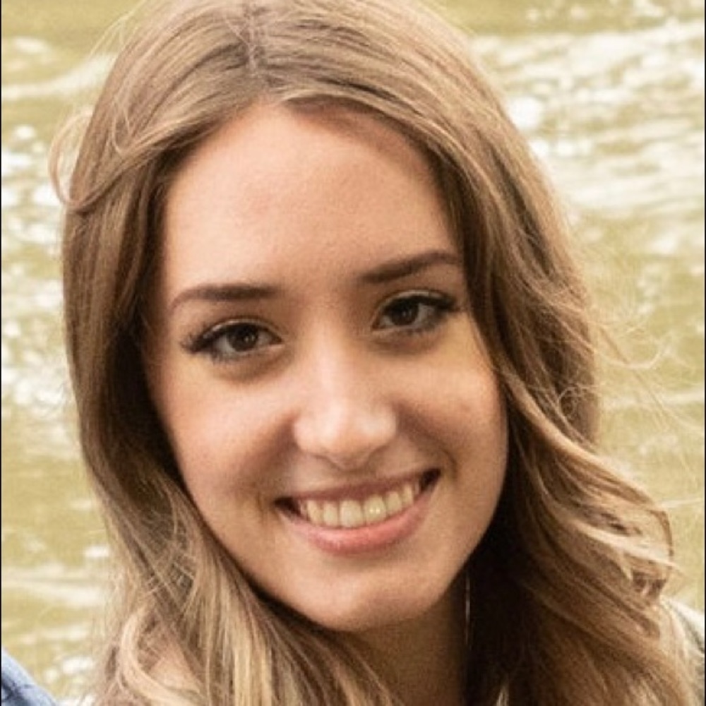 Meet your Posher, Adrianna